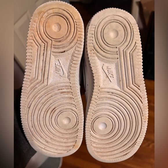 Kids white Nike Air Force 1s - Picture 7 of 7